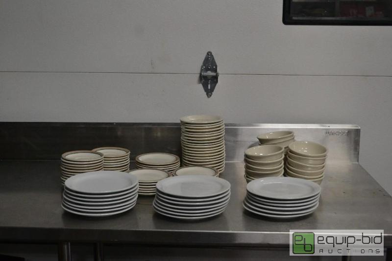 lot 127 image: Lot of Misc. China20 White Plates 9.5 Inches ...