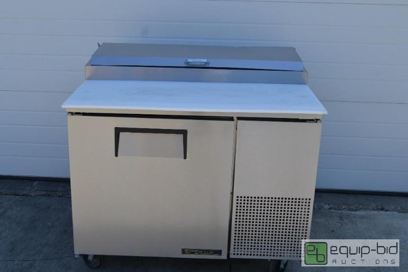 lot 40 image: NEW True 44&quot Pizza Prep Table Model #TPP...