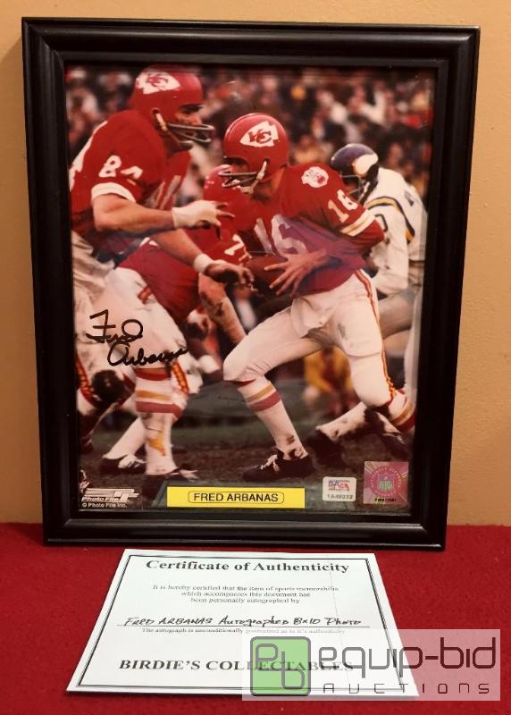 lot 1094 image: FRED ARBANAS FRAMED AUTHENTIC AUTOGRAPHED 8 X 10 PHOTO WITH COA 1969 CHIEFS SUPERBOWL CHAMP PLAYER