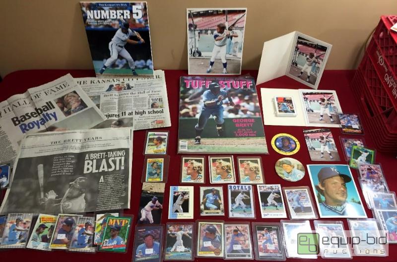 lot 1123 image: INCREDIBLE GEORGE BRETT LOT - VINTAGE CARDS - MAGAZINES AND MORE 