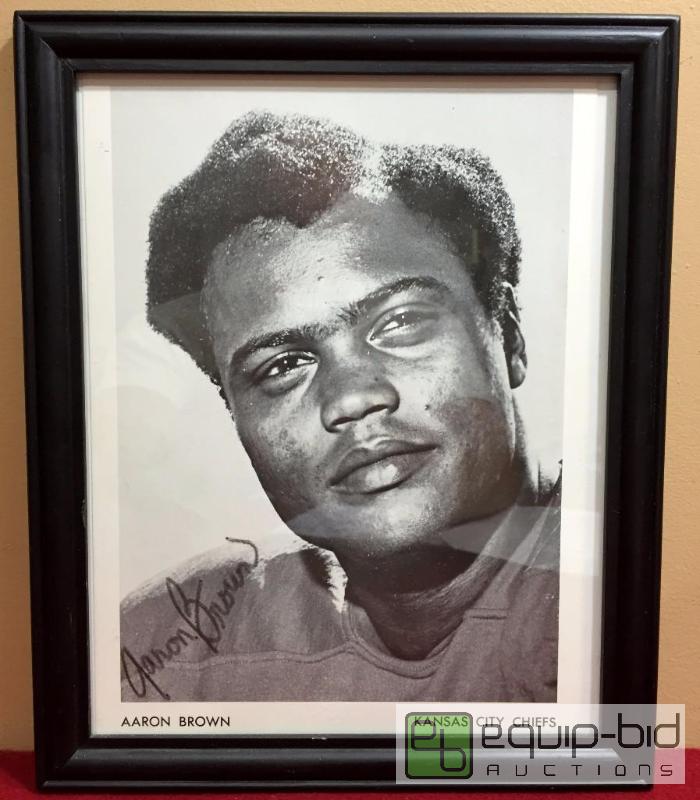 lot 1156 image: AARON BROWN FRAMED AUTHENTIC AUTOGRAPHED 8 X 10 PHOTO WITH COA 1969 CHIEFS SUPERBOWL CHAMP PLAYER