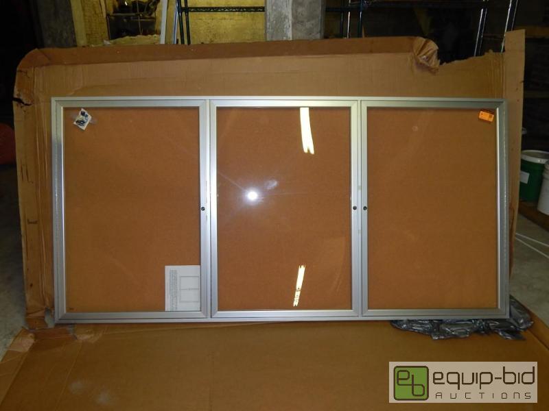 lot 5486 image: Ghent 3 Door Enclosed Tack board