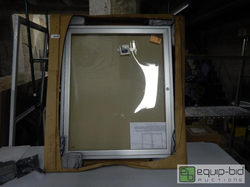 lot 5487 image: Ghent 1 Door Enclosed Tack board