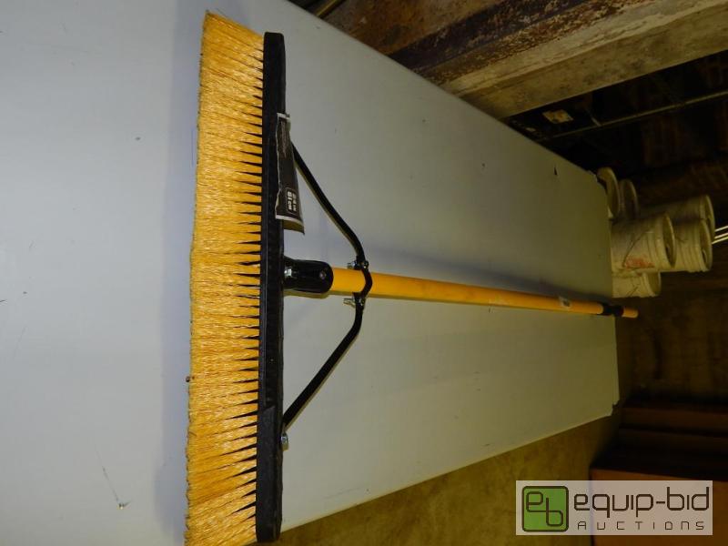 lot 5502 image: Push Broom