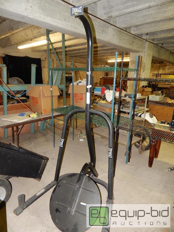 lot 5505 image: Everlast Heavy and Speed Bag Stand