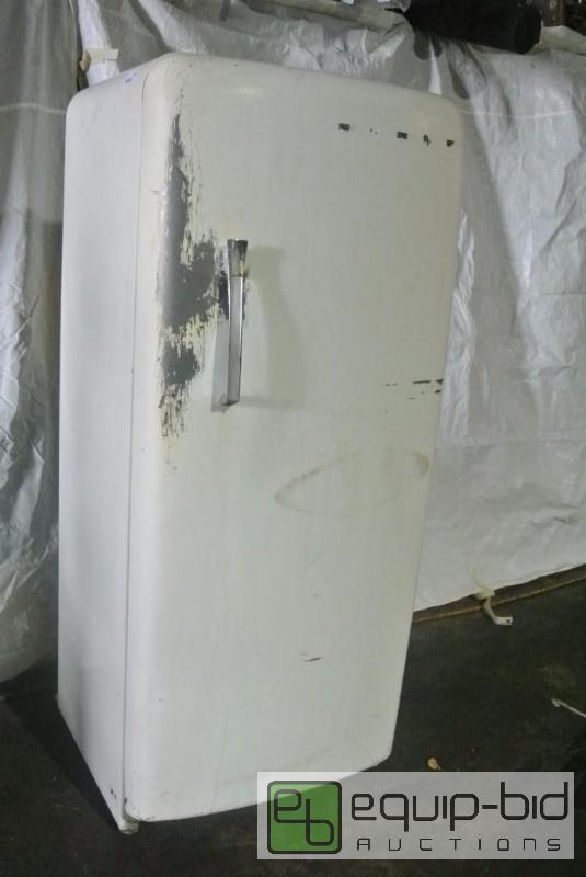 lot 131 image: Vintage Refrigerator