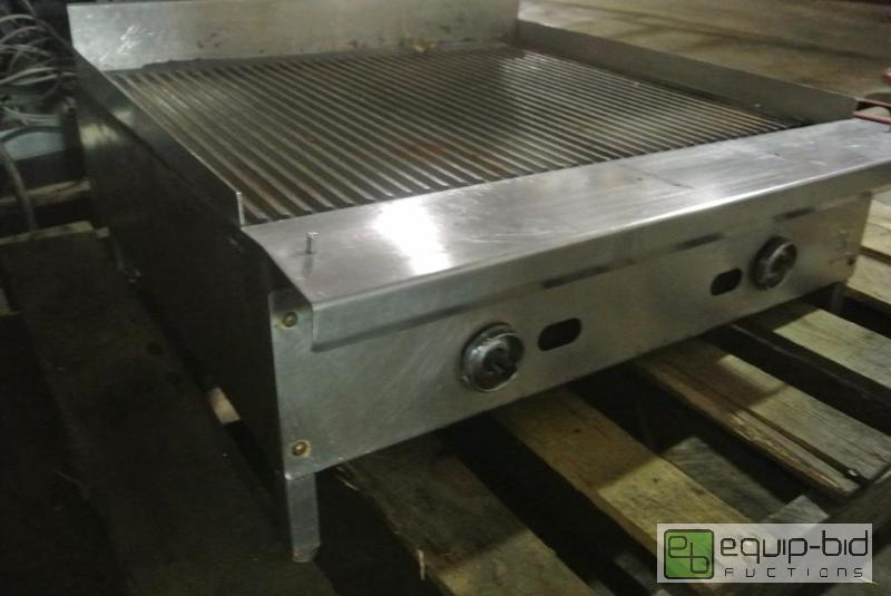 lot 642 image: Jade Range 30in Grove Top Griddle