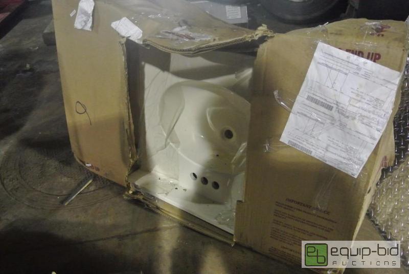 lot 653 image: Vanity Sink