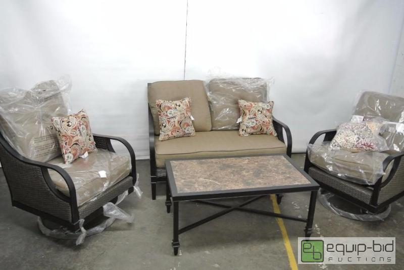 lot 2045 image: La Z Boy Charlotte 4pc Outdoor Patio Set