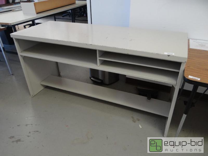 lot 111 image: Metal workbench....
