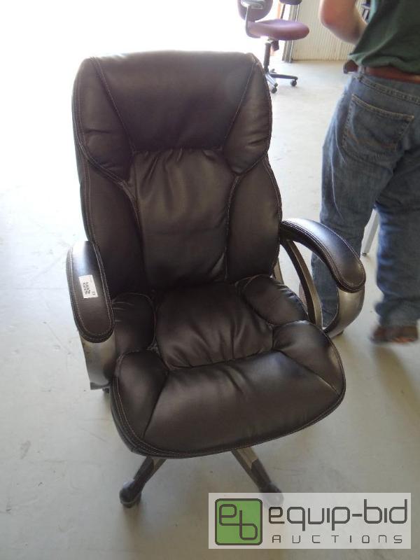 lot 116 image: Office chair....