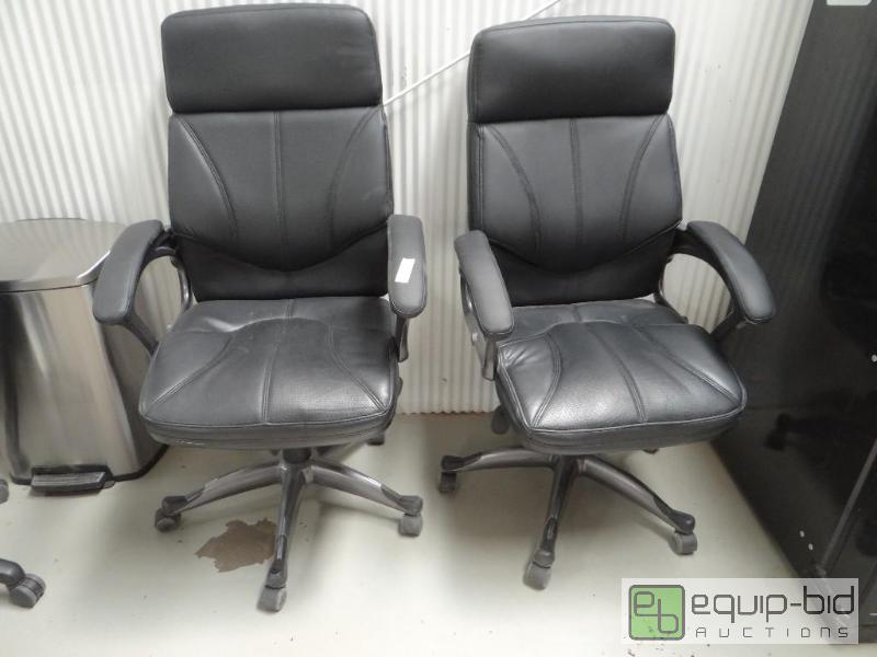 lot 124 image: Lot of 2 office chairs....