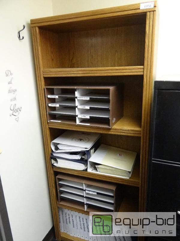lot 128 image: Nice looking book shelf. Contents not include...