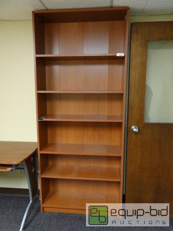 lot 134 image: Tall 6 shelf book shelf....