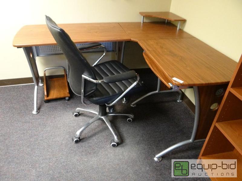 lot 135 image: Very modern L shape computer desk with keyboa...