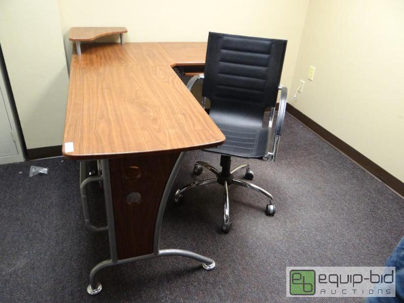 lot 136 image: Very modern L shape computer desk with keyboa...