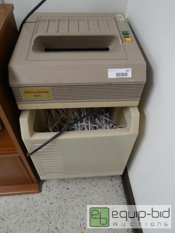 lot 137 image: Wilson Jones 600S paper shredder with waste b...