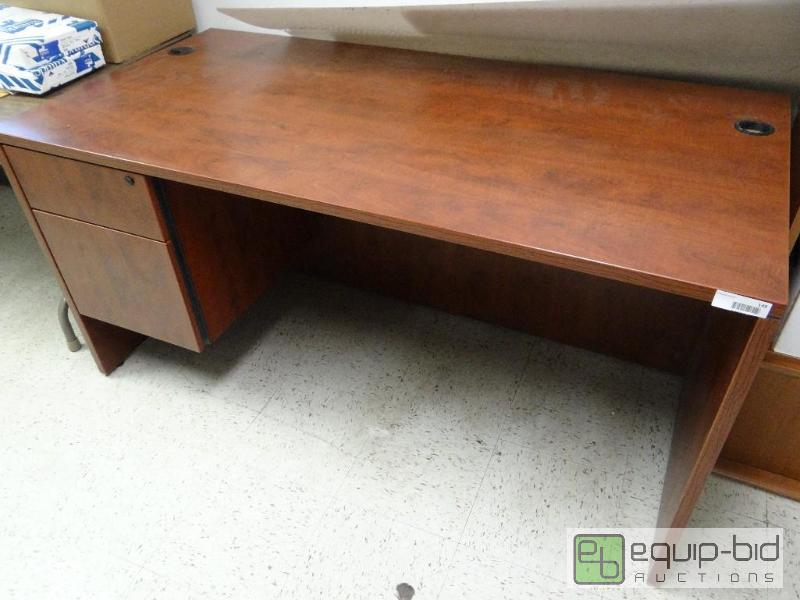 lot 139 image: Nice looking executive desk with drawers....