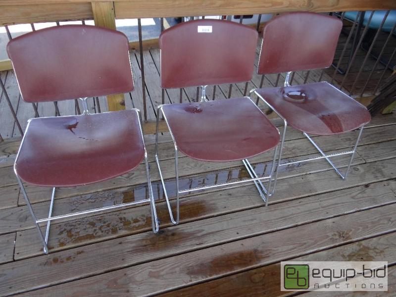 lot 141 image: Lot of 3 office chairs....