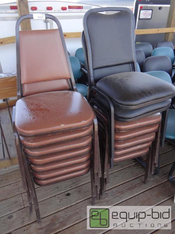 lot 142 image: Lot of 14 stacking chairs....
