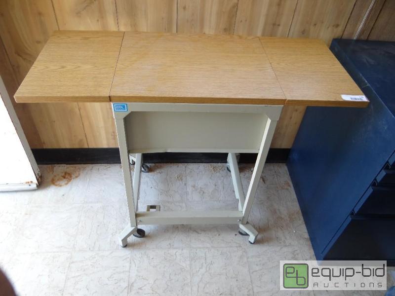 lot 173 image: Rolling cart and 4 dr metal cabinet....