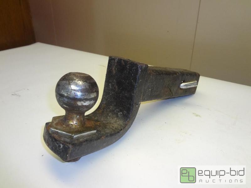 lot 119 image: Tow Hitch...
