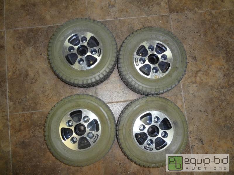 lot 128 image: Set of 4 Wheels...