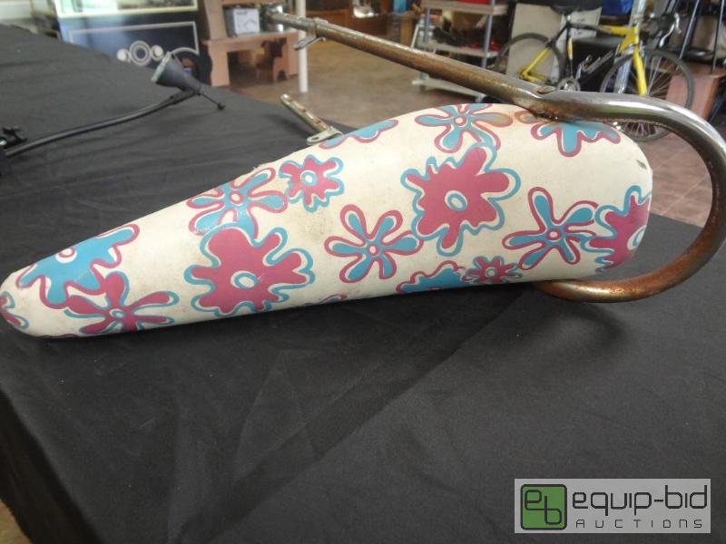 lot 136 image: Vintage Stingray Girls Banana Seat&nbsp...