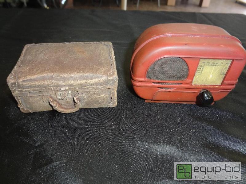 lot 147 image: Couple of Cool Knick Knacks...