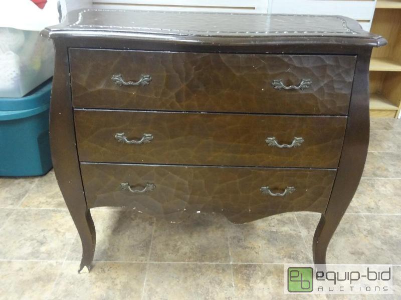 lot 3 image: Vintage ish Side table...