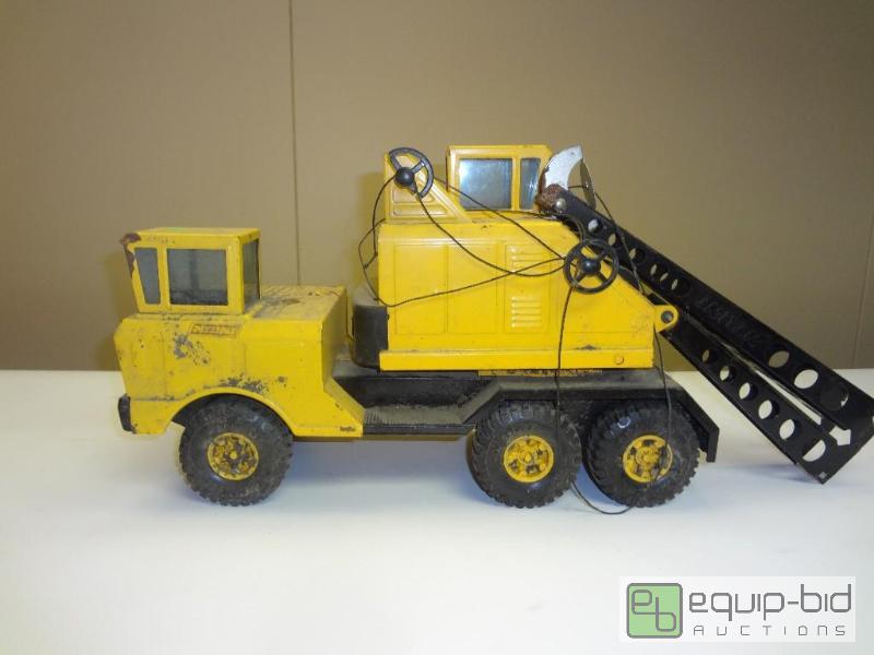 lot 310 image: Vintage Metal Crane Toy Truck...