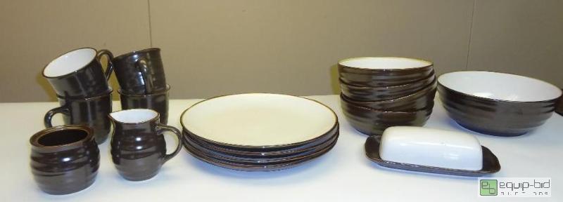 lot 56 image: Dishware Set&nbsp...
