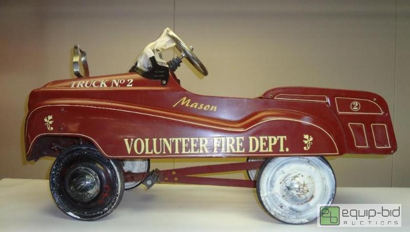 lot 7 image: Awesome Vintage Pedal Car...