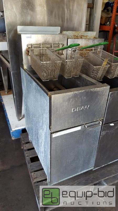 lot 1000 image: Dean 43 lb fryer Model SR42GN Natural Gas Com...