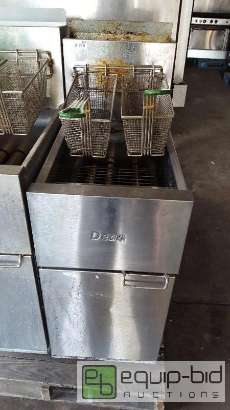 lot 1001 image: Dean 43 lb fryer Model SR42GN Natural Gas Com...