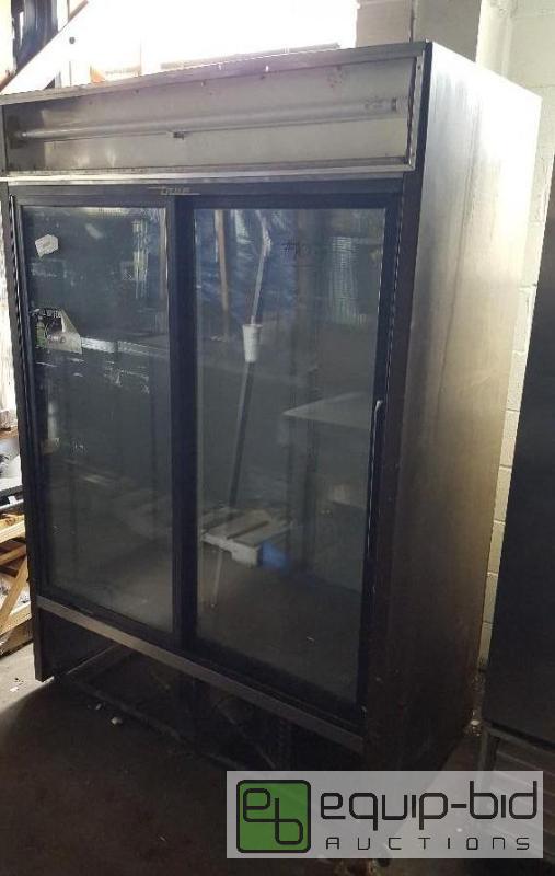 lot 1016 image: True 2 door sliding door cooler  missing top ...