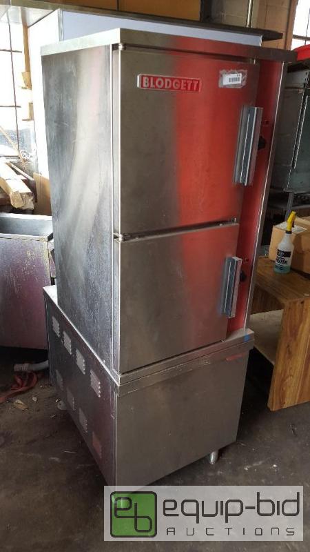 lot 1031 image: Blodgett steamer  holds 10 steam table pans m...