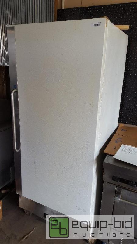 lot 1034 image: Artic Air freezer on wheels  120 volt model F...