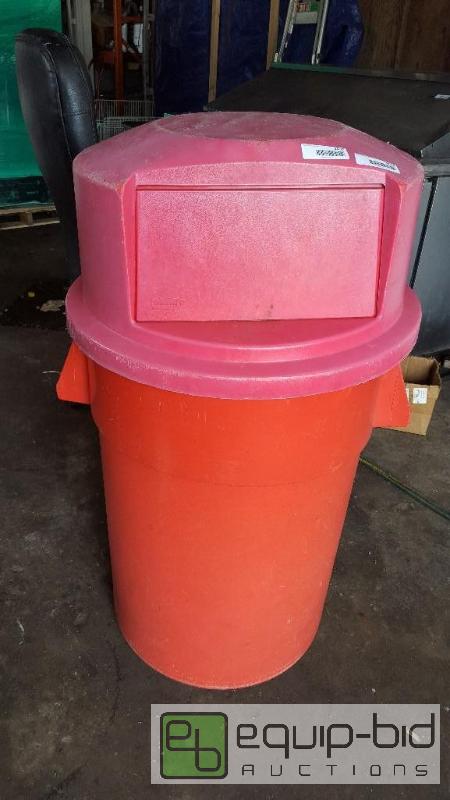 lot 1038 image: Trash can with flip top lid...