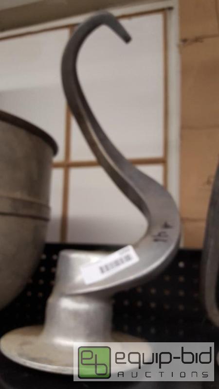 lot 1050 image: Hobart VMLH60&nbsp60 qt mixer dough hook...