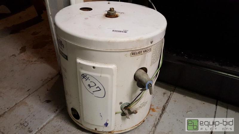lot 1062 image: AO Smith water heater  115 volt...