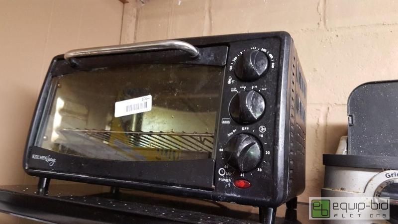 lot 1064 image: Flip top front lid toaster oven...