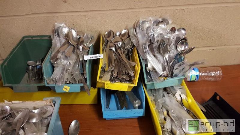 lot 1117 image: Lot of spoons...