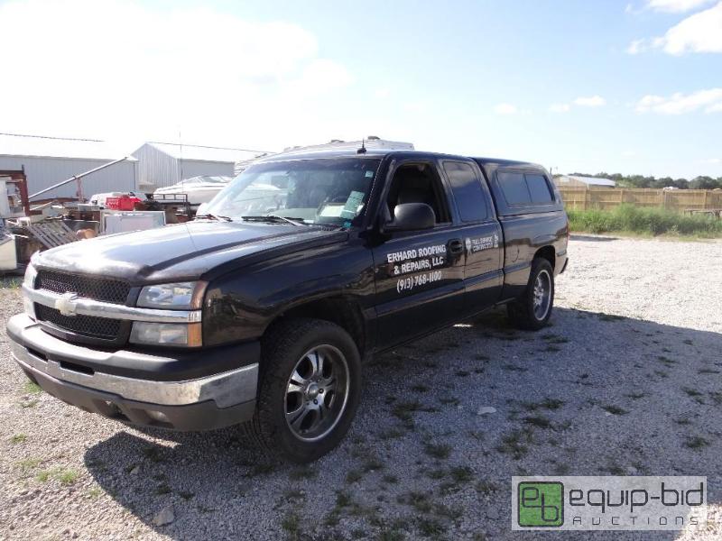 lot 36 image: 2003 Chevy Z71 4X4 Ext Pickup Truck