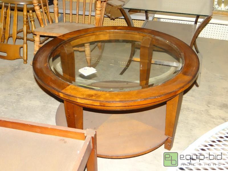 lot 19 image: Lane Style Glass Top Round Table