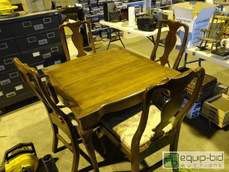 lot 2 image: 4 chair table set