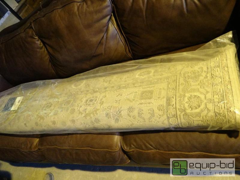 lot 21 image: 5ft x 7ft Area Rug New