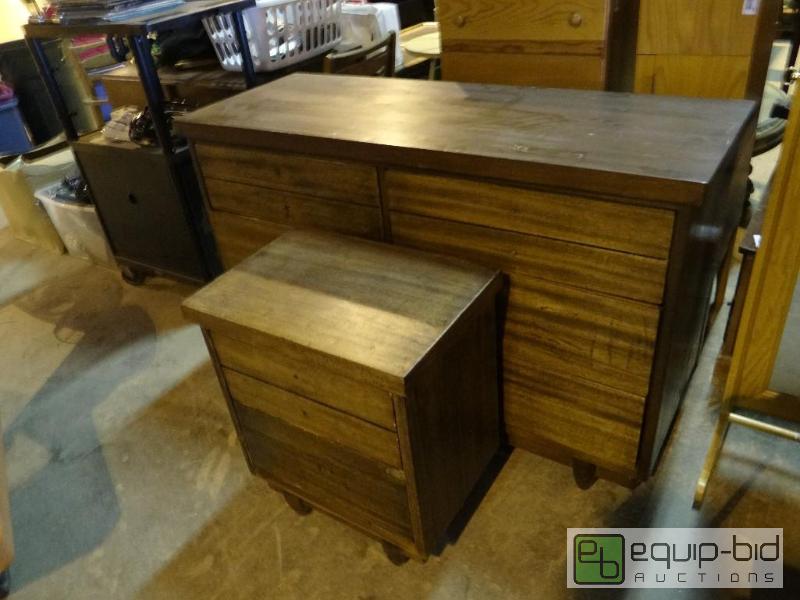 lot 23 image: Matching Set of Dressers