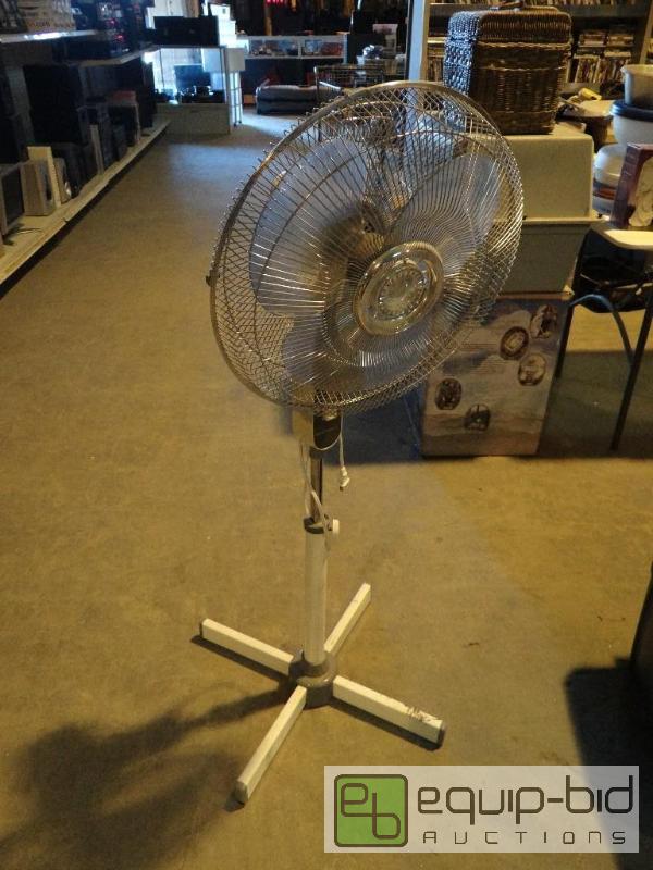 lot 29 image: Upright Standing Fan