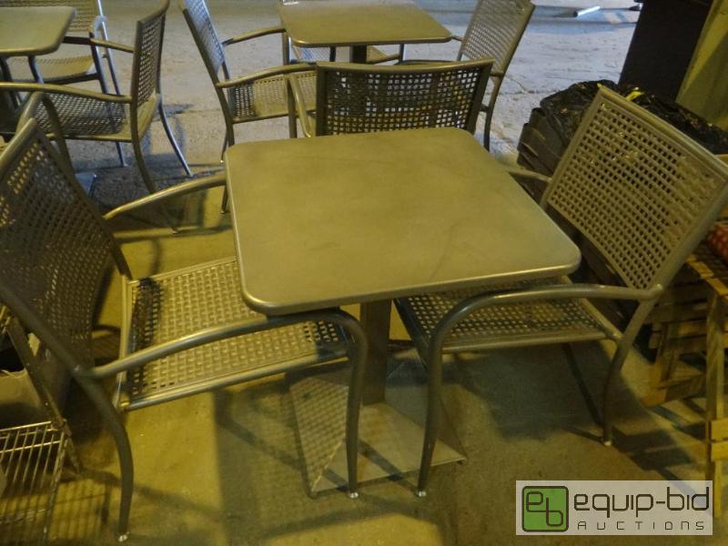 lot 523 image: 24x24 Outdoor Table Set w 4 Chairs